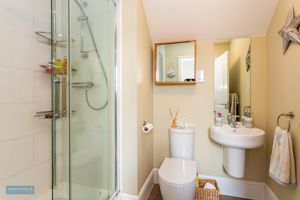 En-suite- click for photo gallery